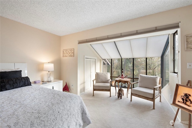 bedroom featuring light carpet, a textured ceiling, a closet, and lofted ceiling