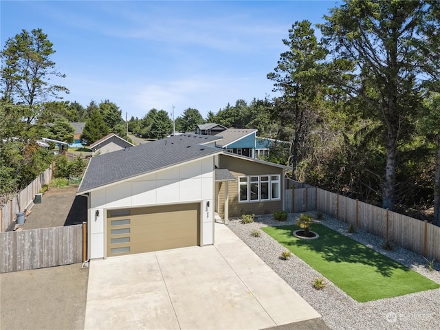 view of front of property featuring a front lawn and a garage