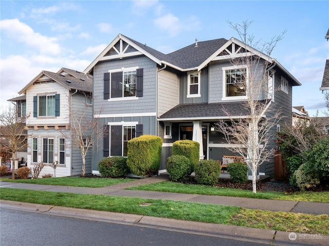 craftsman inspired home featuring a front yard