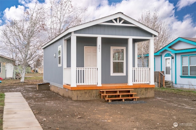 view of front of property with covered porch