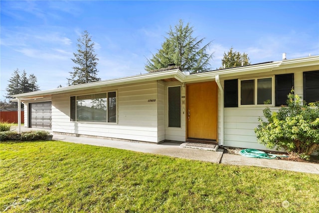 single story home featuring a front yard