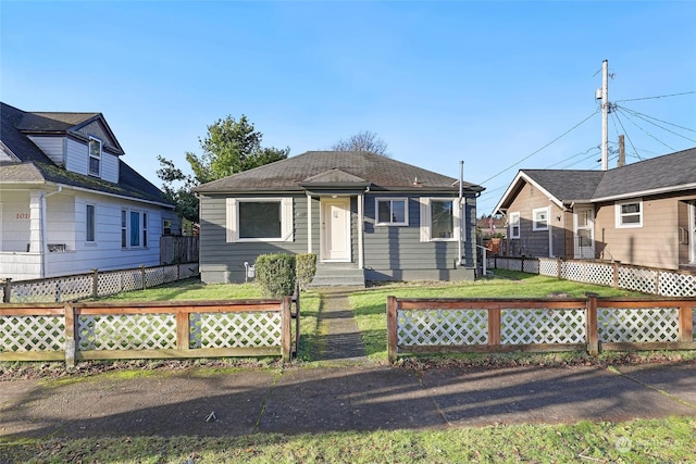 bungalow featuring a front yard