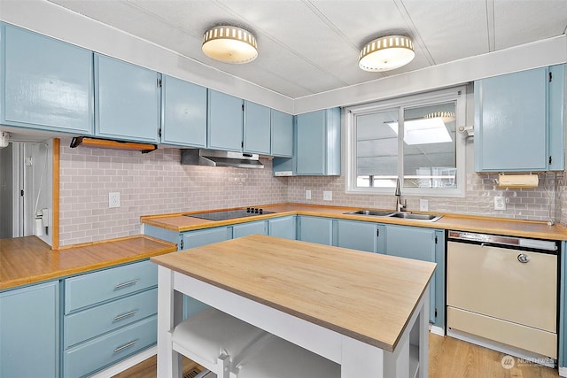 kitchen featuring black electric stovetop, sink, stainless steel dishwasher, light wood-type flooring, and blue cabinetry