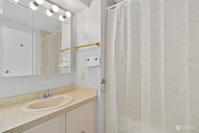 bathroom with a shower with curtain and vanity