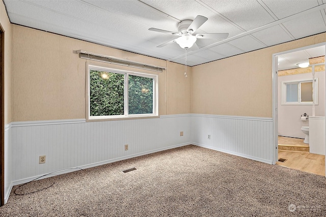 carpeted empty room featuring ceiling fan