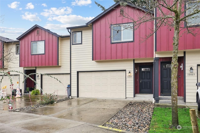 view of front facade with a garage