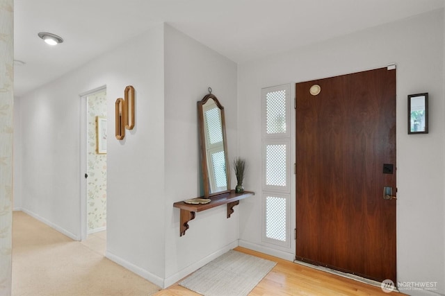 foyer entrance featuring baseboards