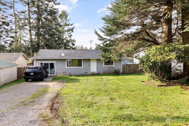 ranch-style home featuring a front lawn