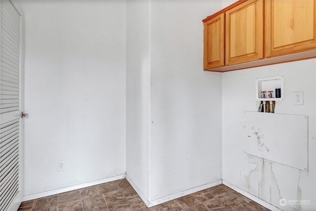 clothes washing area with cabinets and washer hookup