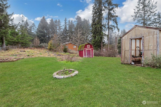 view of yard featuring a storage unit