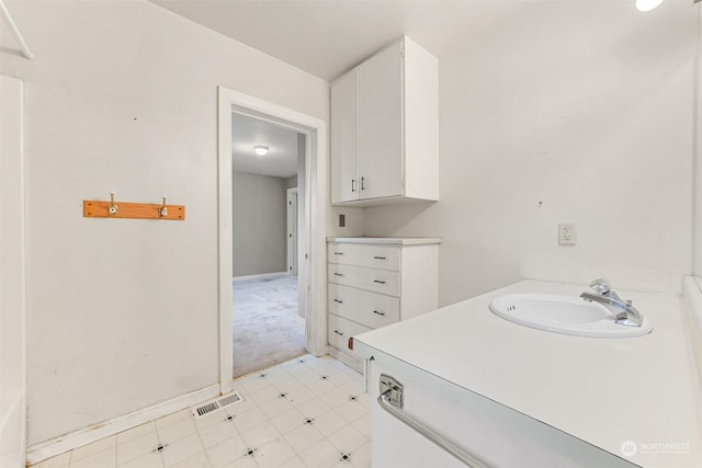 bathroom featuring sink