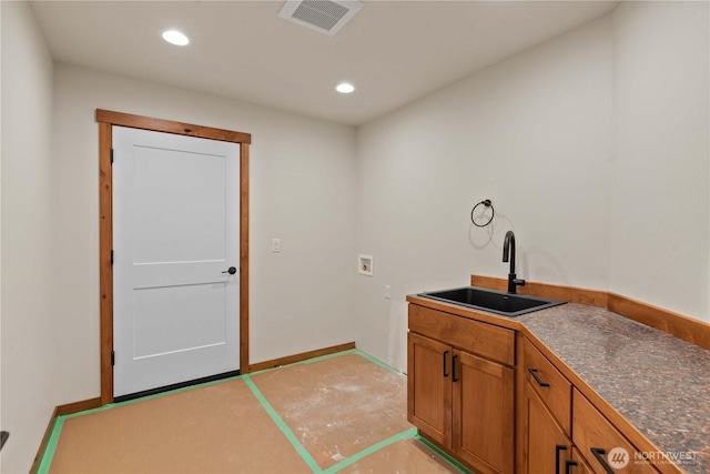 898 N Nile Ave, East Wenatchee, WA 98802 - laundry room with washer hookup, recessed lighting, and baseboards