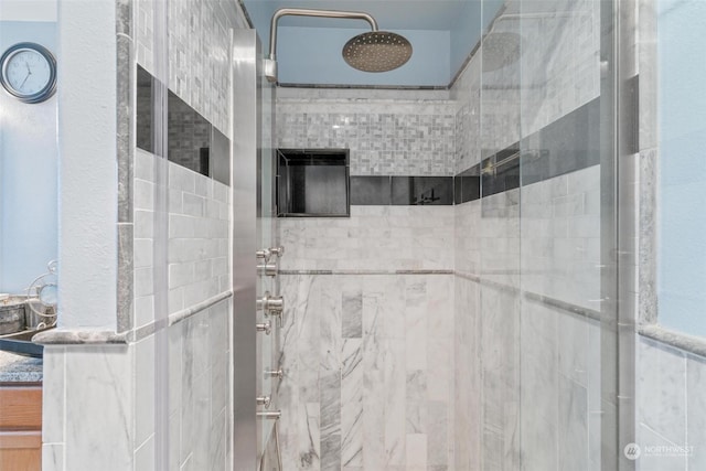 bathroom featuring tiled shower