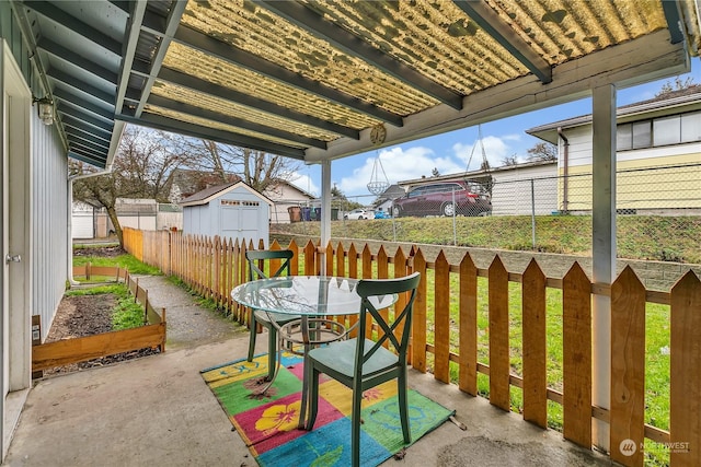 1675 S 57th St, Tacoma, WA 98408 - view of patio with a garden