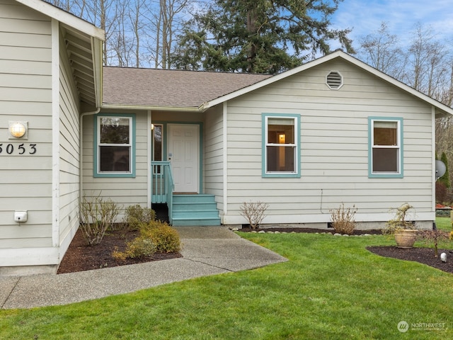 view of front of property with a front lawn