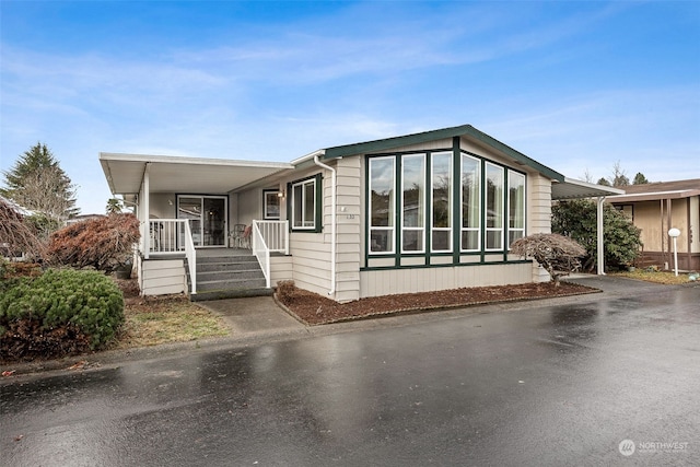 view of front of home featuring a porch