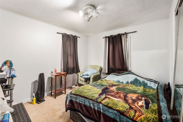 bedroom featuring crown molding and carpet