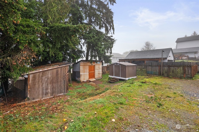 view of yard with a shed