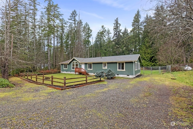 view of front facade featuring a front yard