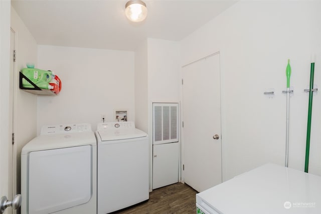 washroom featuring dark wood-type flooring and washing machine and clothes dryer