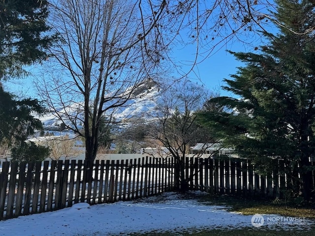 exterior space featuring fence