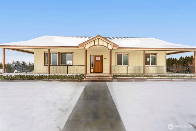 view of front of property featuring a porch