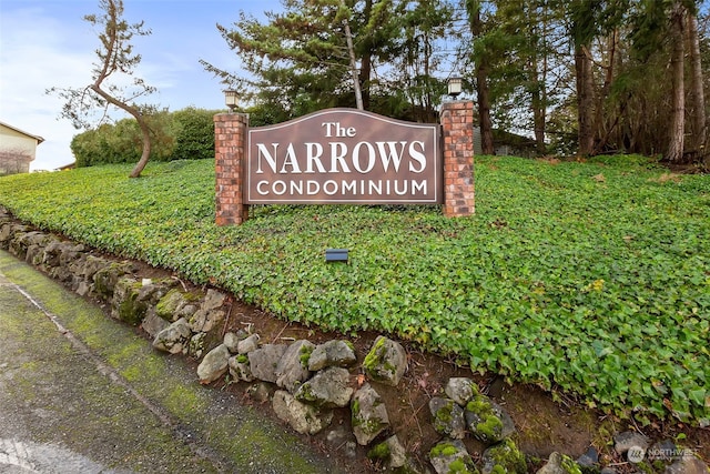 view of community / neighborhood sign