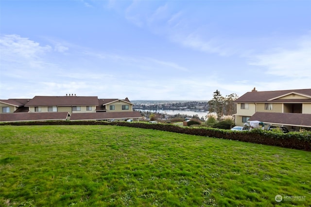 view of yard featuring a water view