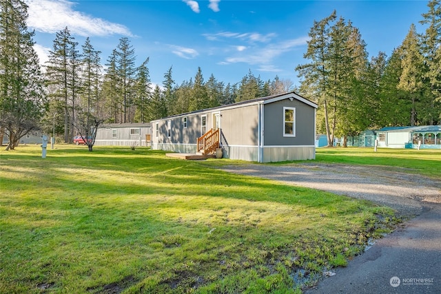 manufactured / mobile home featuring a front lawn