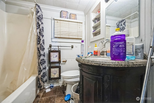 full bathroom featuring toilet, shower / bath combo with shower curtain, vanity, and ornamental molding