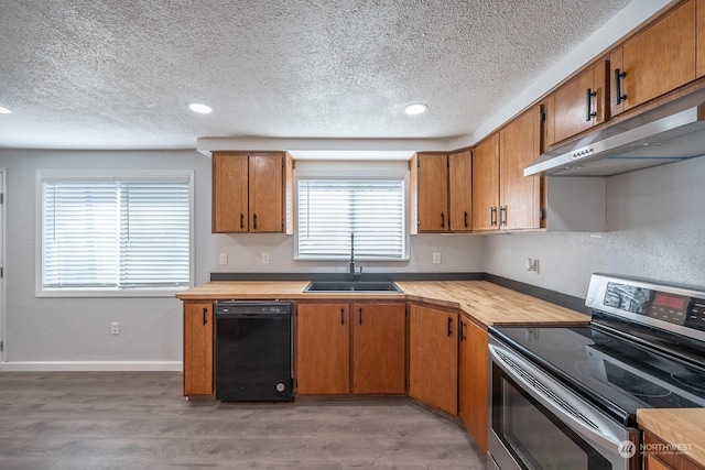 kitchen with electric range, sink, black dishwasher, a textured ceiling, and hardwood / wood-style flooring