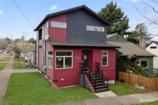 view of front facade with a front yard