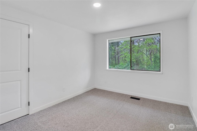 empty room featuring carpet floors, baseboards, and recessed lighting