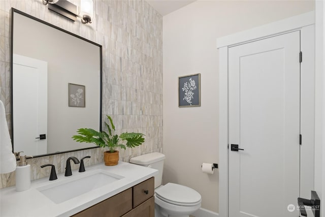 71 Plateau Loop, Cle Elum, WA 98922 - half bath with tile walls, vanity, and decorative backsplash