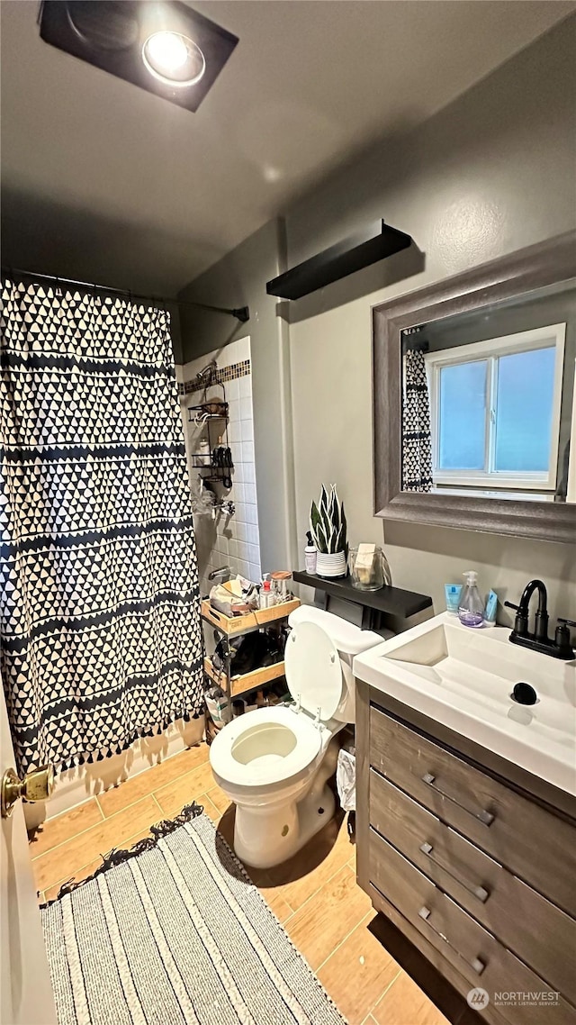 bathroom with a shower with curtain, vanity, and toilet