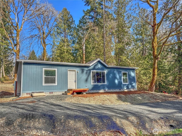 view of front of property featuring crawl space