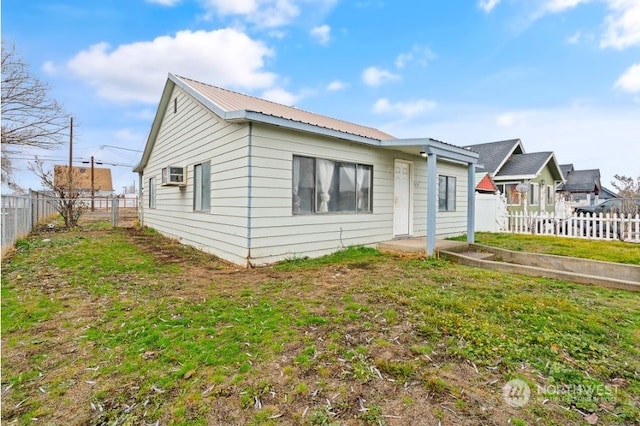 view of front of house with a front yard