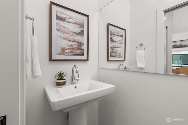 bathroom featuring sink