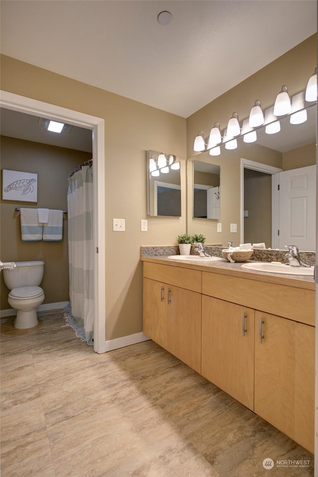 bathroom featuring a shower with shower curtain and vanity