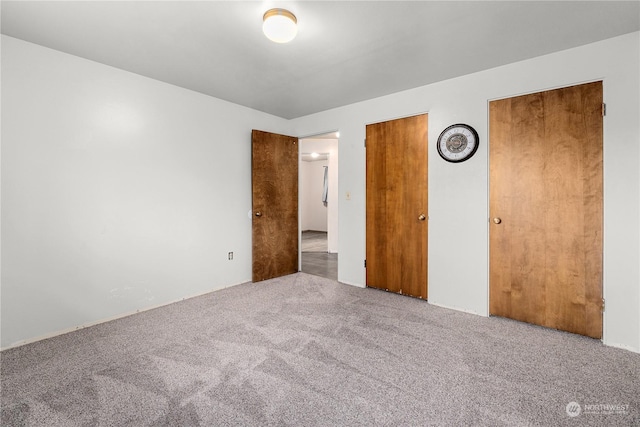 unfurnished bedroom featuring carpet flooring and a closet