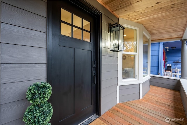 entrance to property featuring a porch