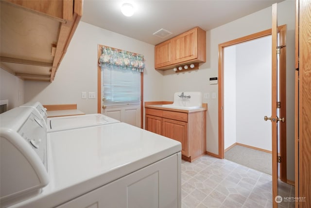 laundry room with cabinets, sink, and washing machine and clothes dryer