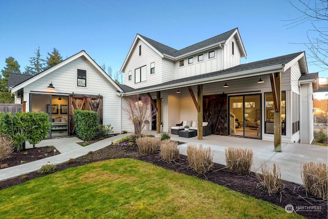 back of house featuring a lawn