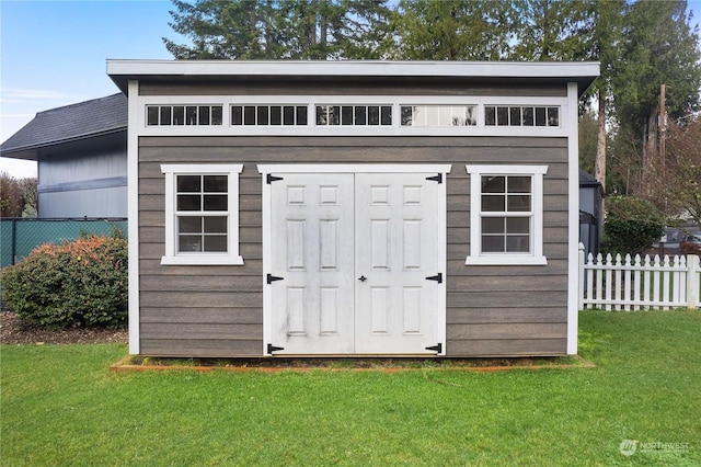 view of outdoor structure with a yard