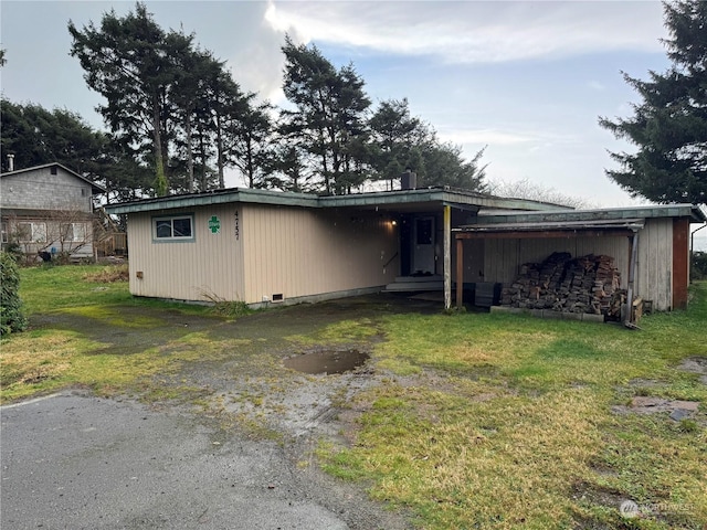 view of front of house featuring a front yard