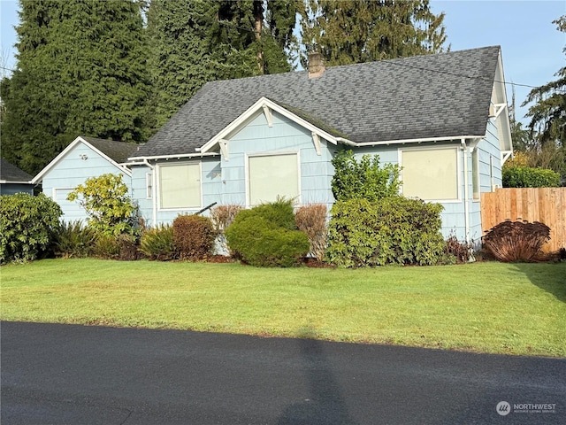 view of front of property with a front yard