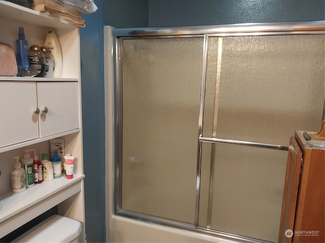 bathroom featuring enclosed tub / shower combo