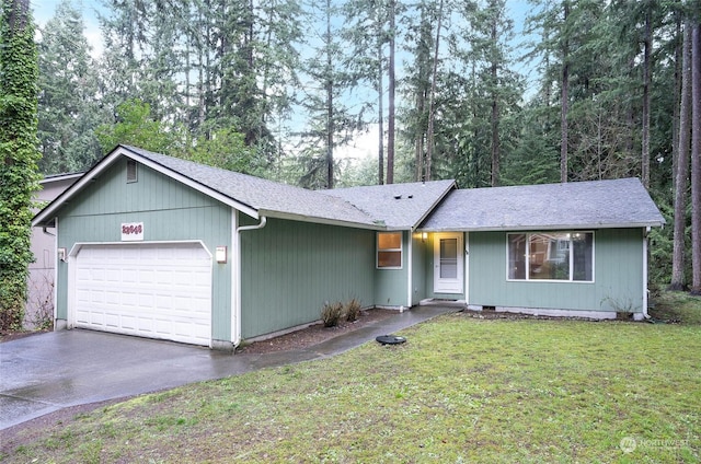 ranch-style house featuring a front lawn and a garage