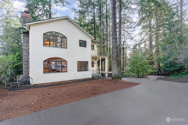 view of front of house featuring a porch