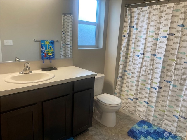 bathroom featuring a shower with shower curtain, vanity, and toilet